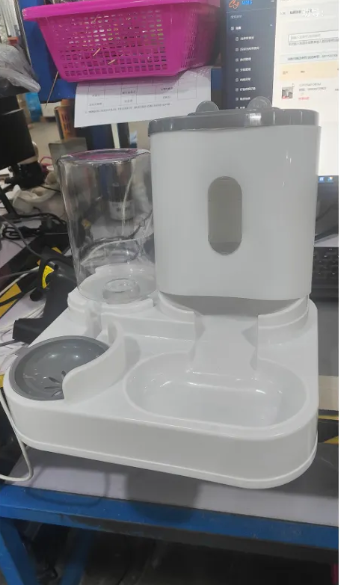 Automatic Pet Feeder with Timed Dispensing